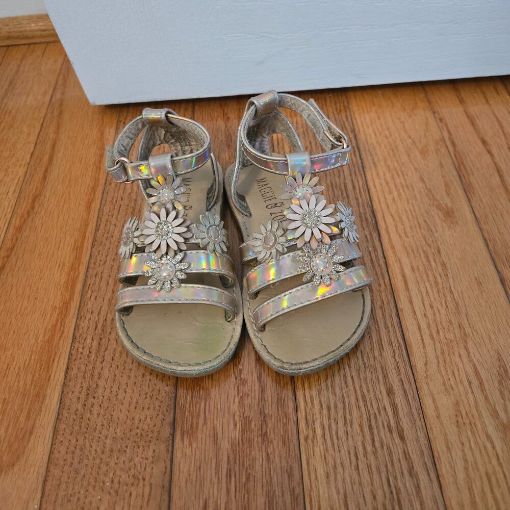 Girls size 6 toddler Maggie & Zoe gold gladiator sandals